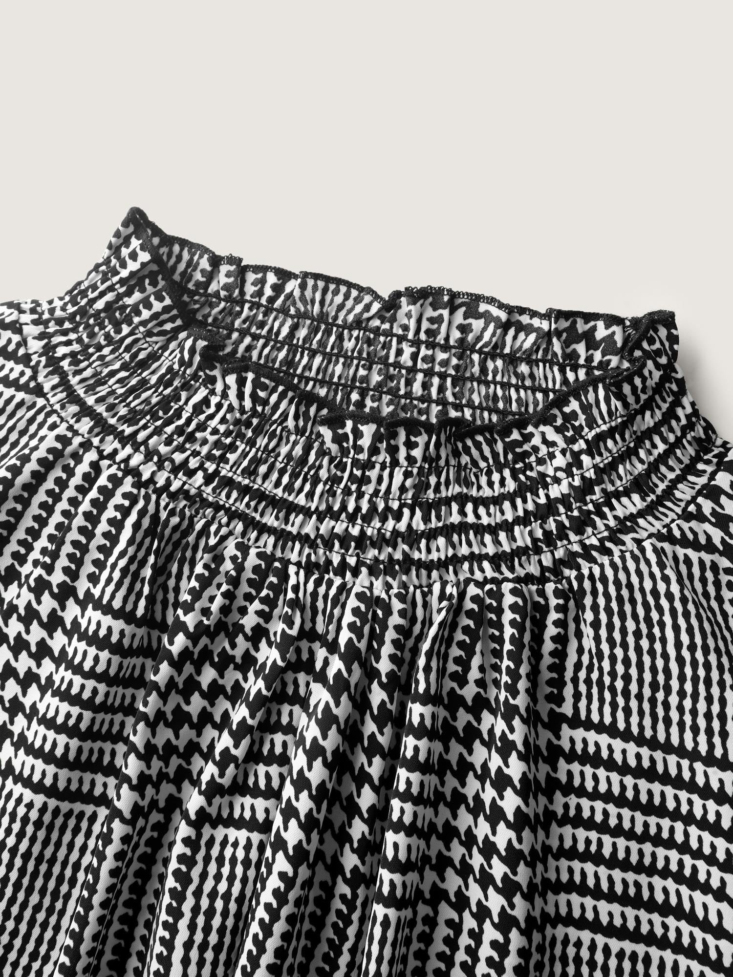 Houndstooth Pattern Ruffled Collar Blouse