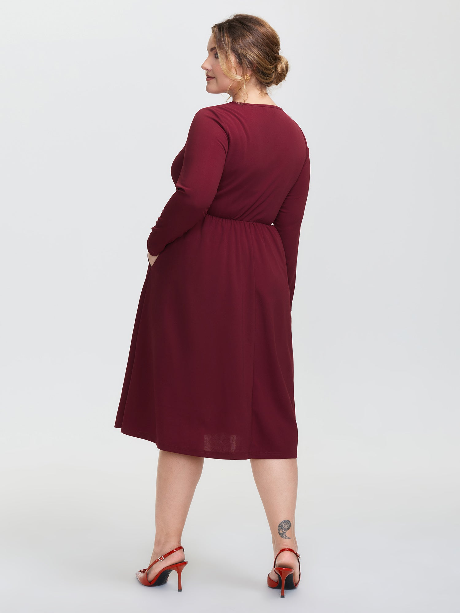 Bowknot Detail Pockets Knit Midi Dress