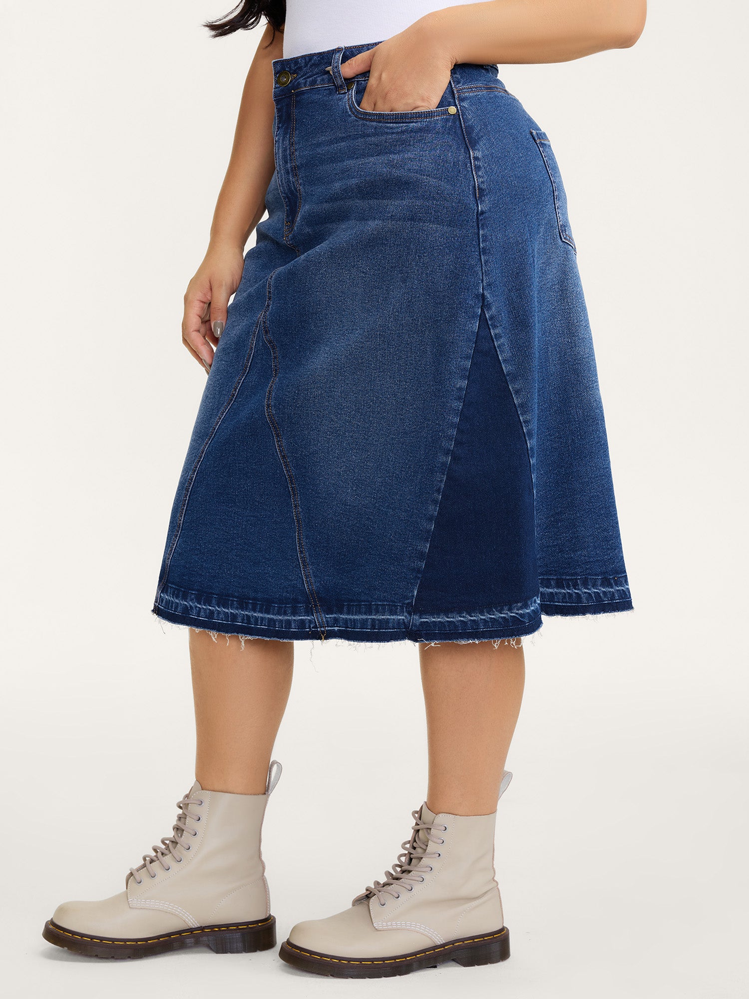 Frayed No Slit Seamed Shadow Wash Denim Skirt