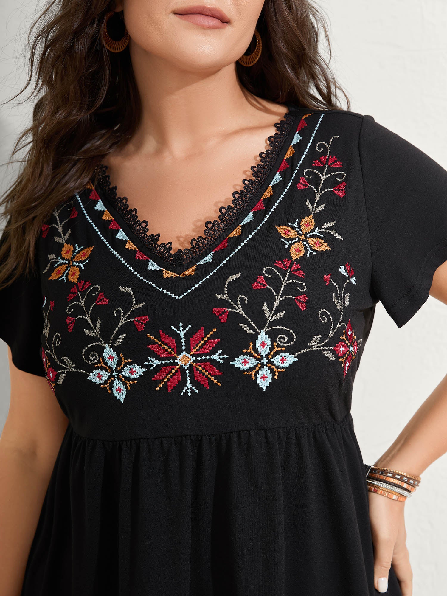 Color Floral Embroidery Lace Knit Top